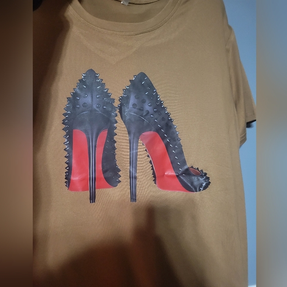 Boutique women high heel t shirt. - Picture 4 of 6
